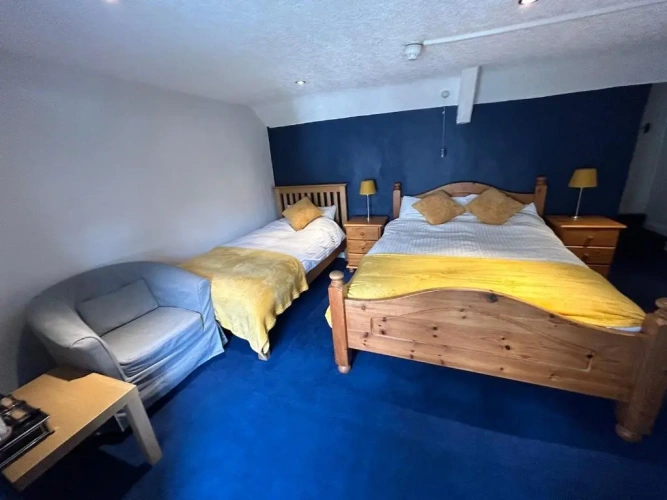 Standard Triple room