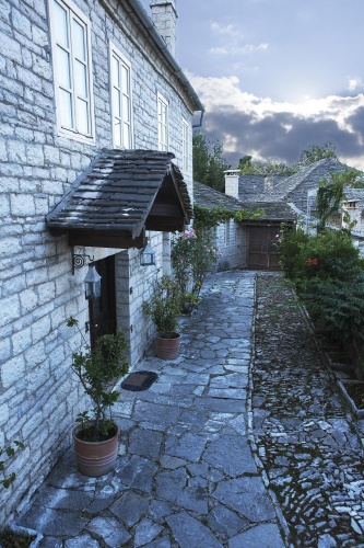 4 Bedrooms Cottage
