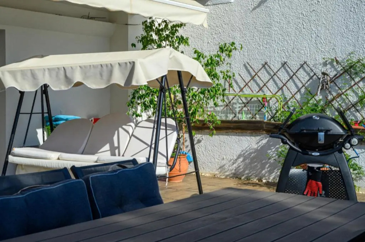 5 meters from the beach