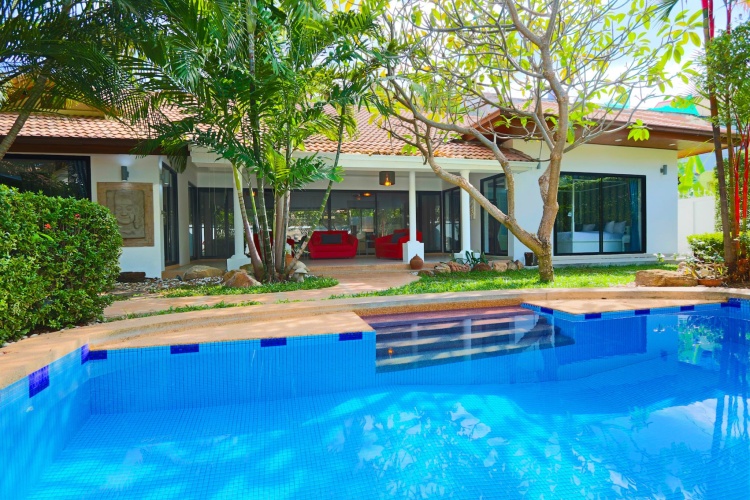 4 Bedrooms Villa