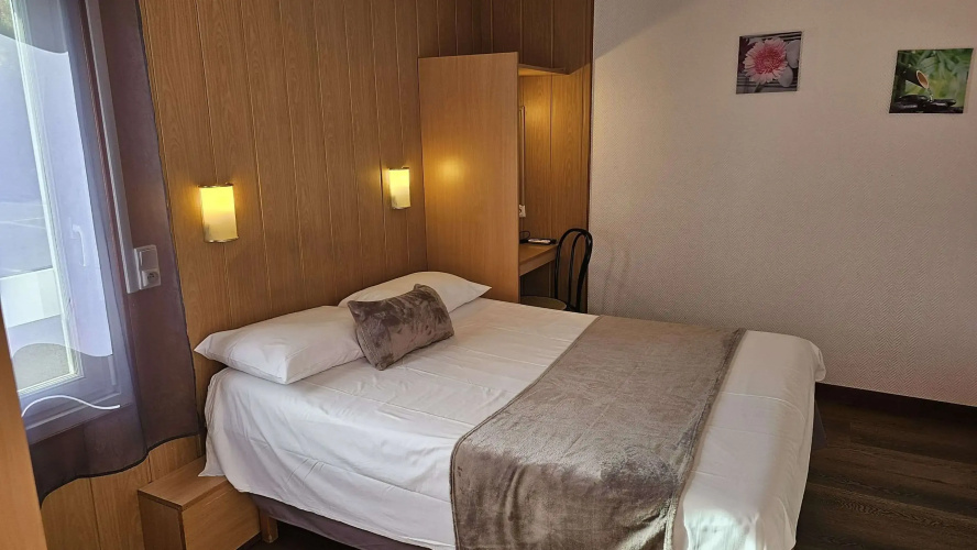 Brit Hotel Essentiel Pau Lescar