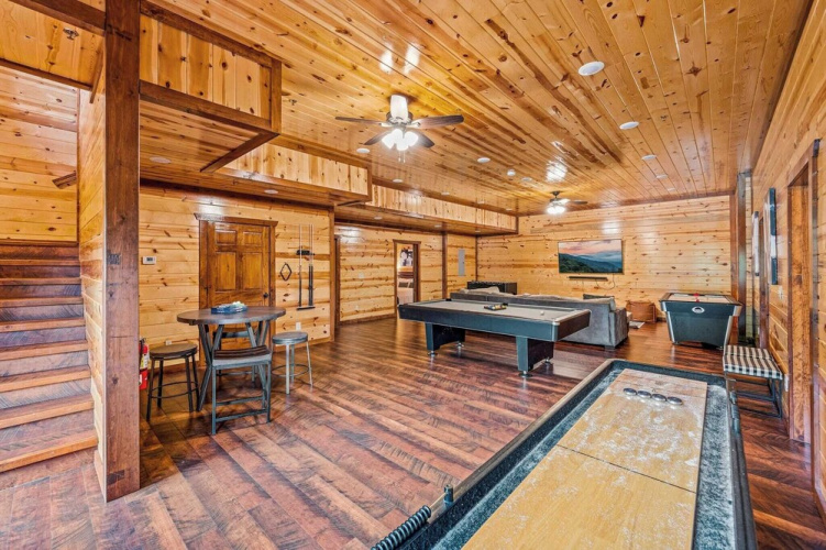 Smokeys Paradise by Avantstay Sleeps 22 + Pool