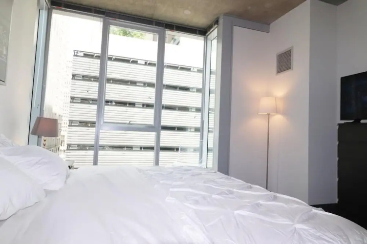 DCH 215 Lake