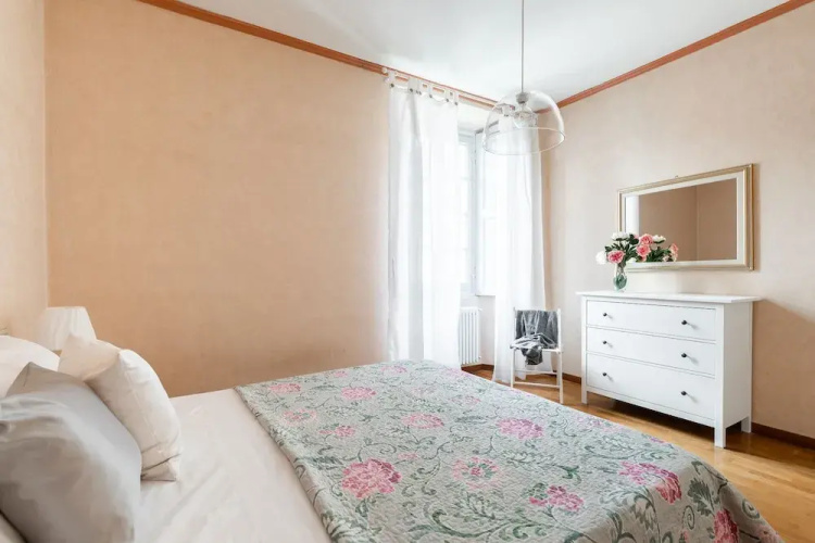 Elisabeth in Villa with Private Parking