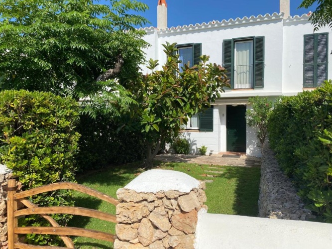 4 Bedrooms Cottage