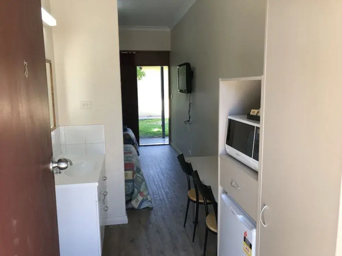 Brolga Hotel Motel