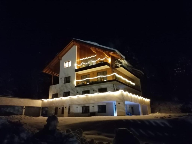3 Bedrooms Apartment