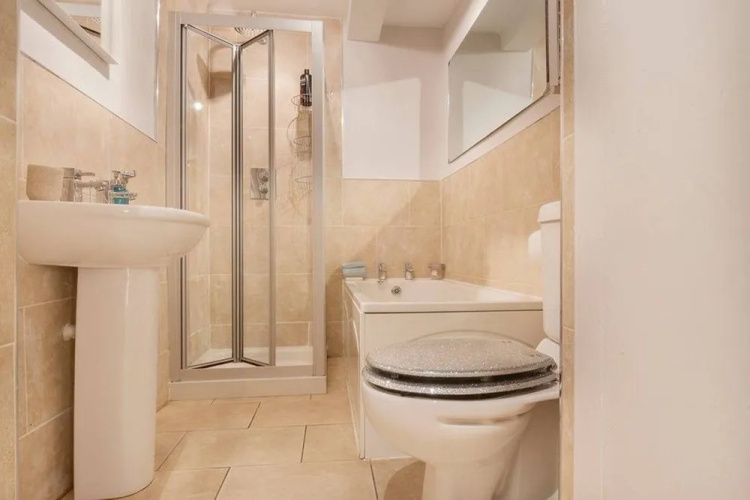 1 Bedroom Georgian Flat In New Town
