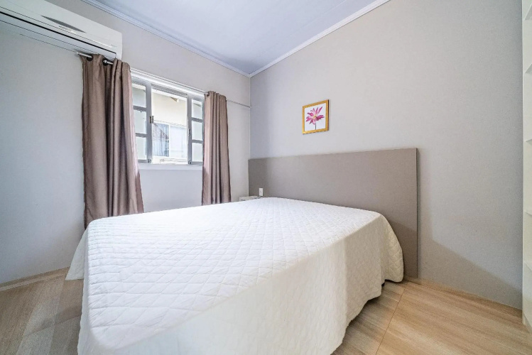 021 - Lindo Residencial com Piscina e Jacuzzi em Bombas