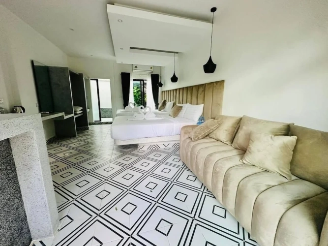 Deluxe Sextuple room with pool view