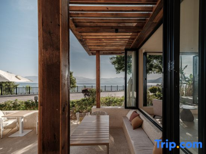 Dali Weizhi Lakeshore Villas