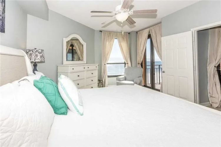 Seachase 504E - 3 Br condo by RedAwning