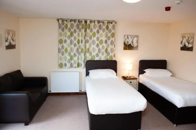 Standard Triple room