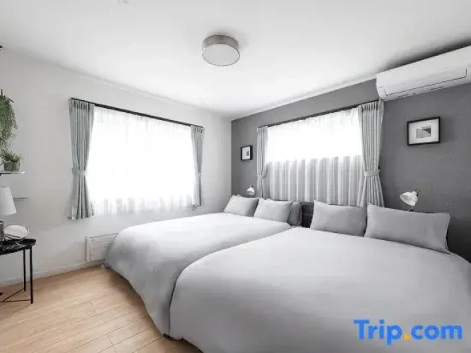 5 Bedrooms Cottage