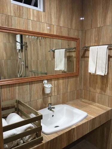 Five Coral Inn