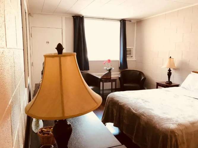 Manitou Motor Inn