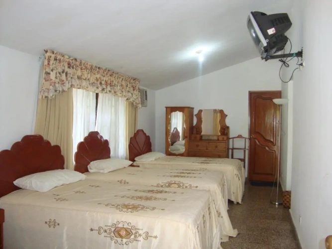 Standard Triple room