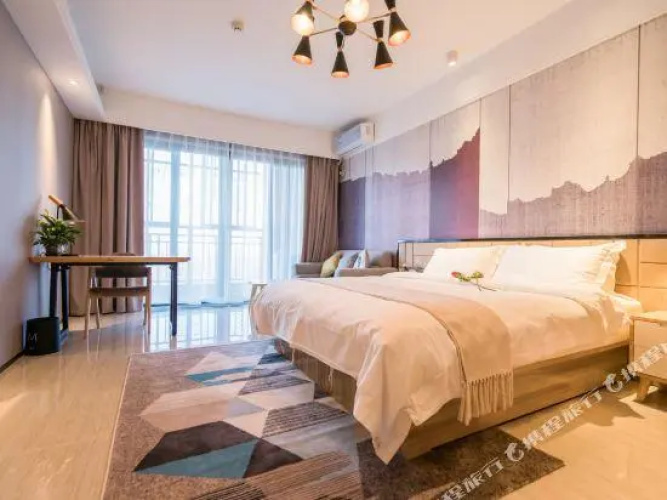 Xinyang Celebrity Art Hotel