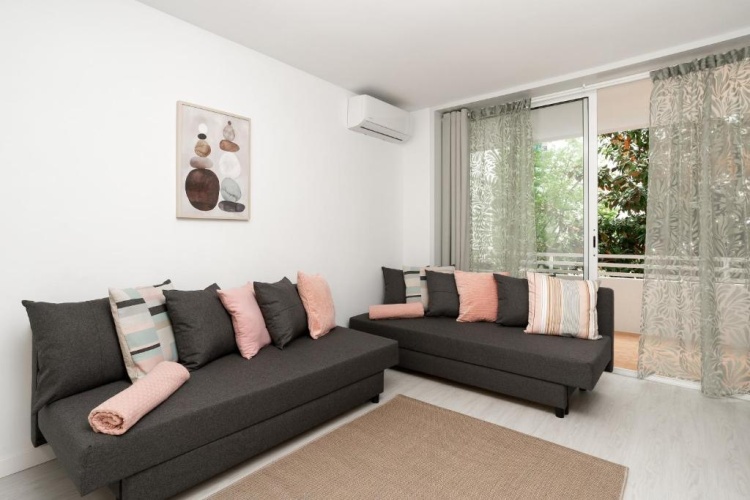 3 Bedrooms Apartment