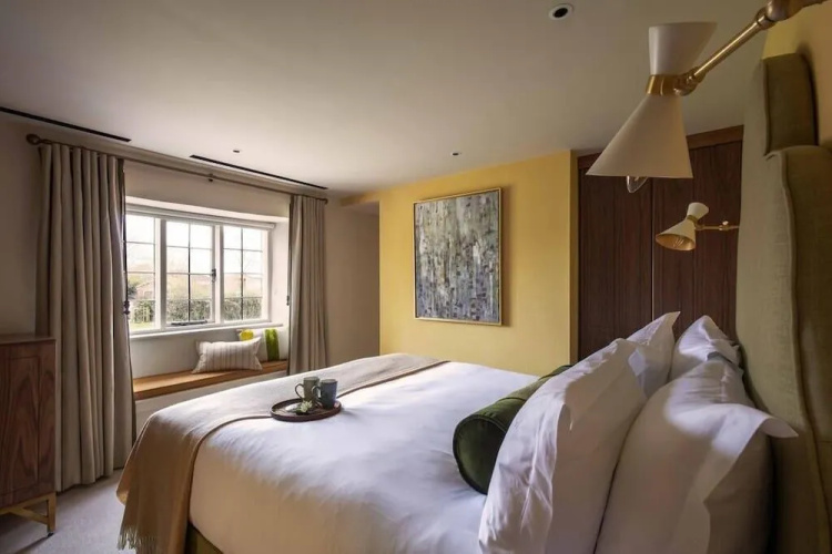 The Falcon Hotel