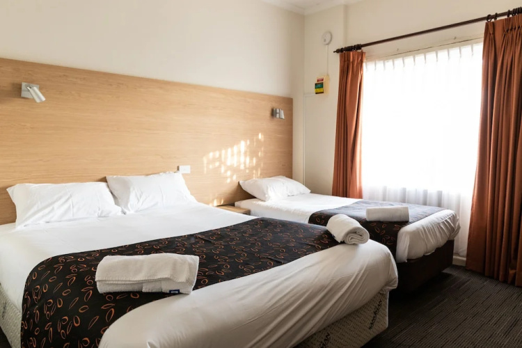 Sphinx Hotel Motel