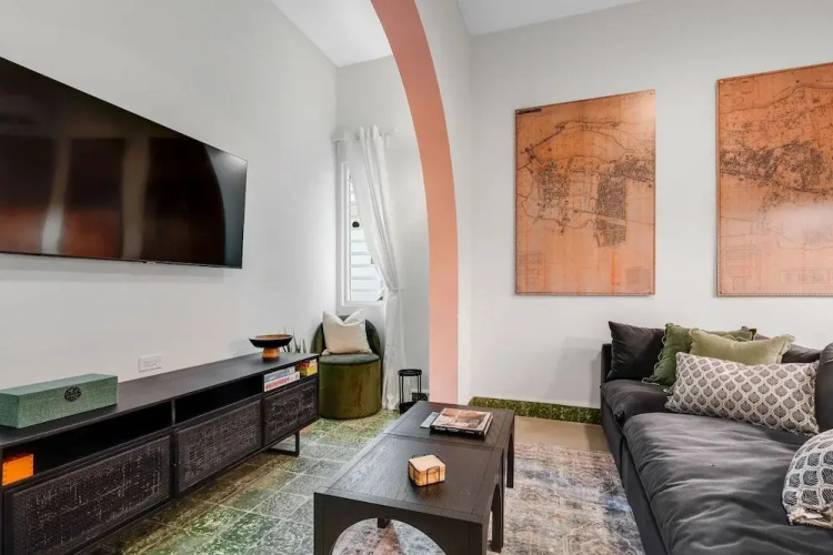 Chic Apartment Pool Parking in Central Condado