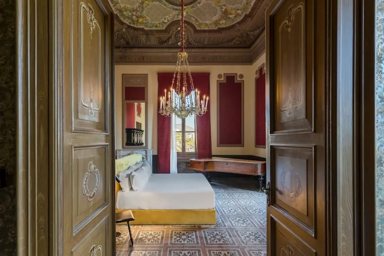 Royal room
