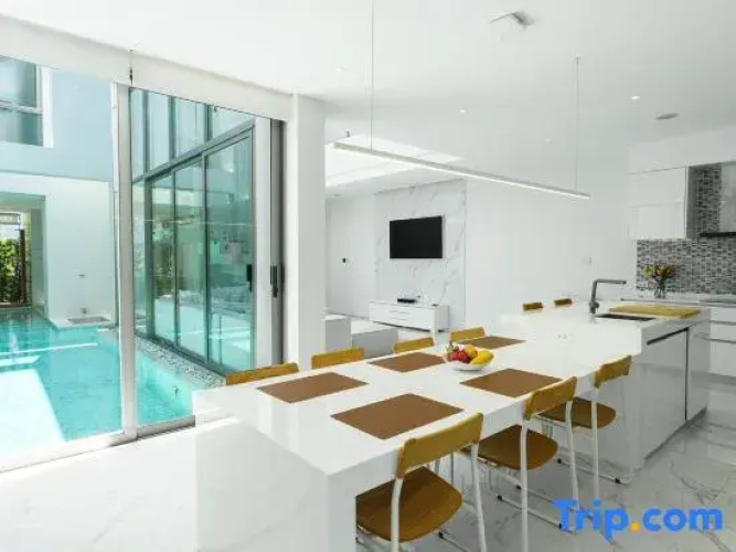 Luxury Villa Residence Laguna