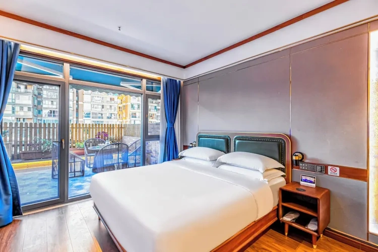 Standard Double room with city view