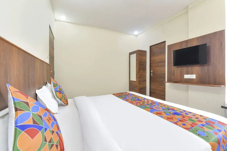Fabhotel Lavish Palace