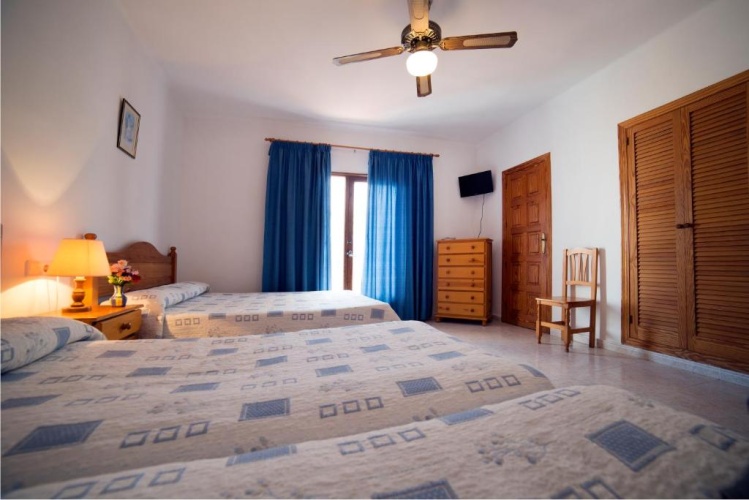 Standard Triple room with city view