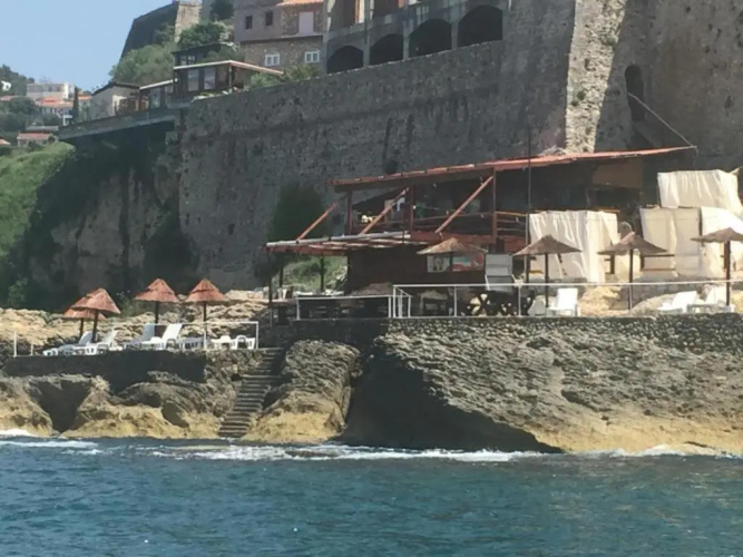 Romantic Studio Flat Near Seashore in Ulcinj