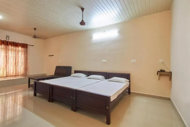 Hotel Embassy