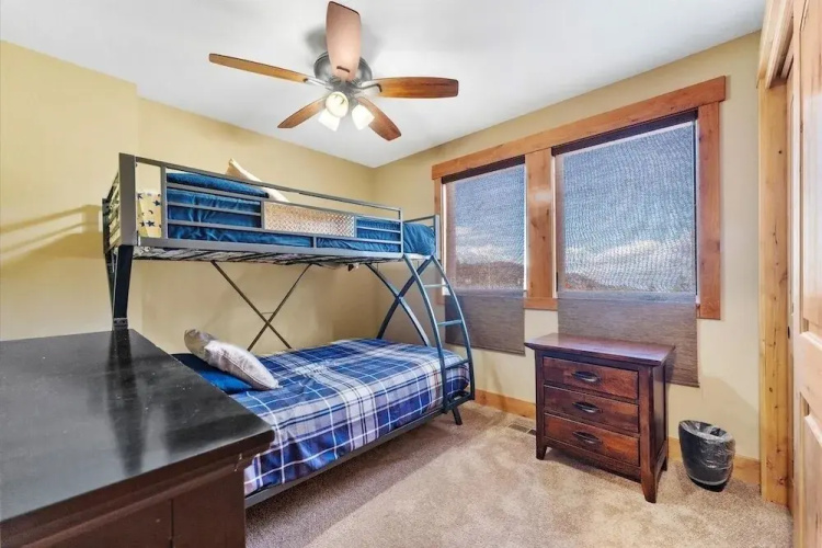 Stage Coach Run 5 Bedroom Home by RedAwning