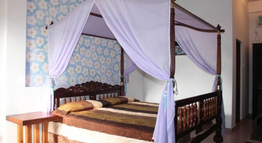 Solomon Beach Hotel
