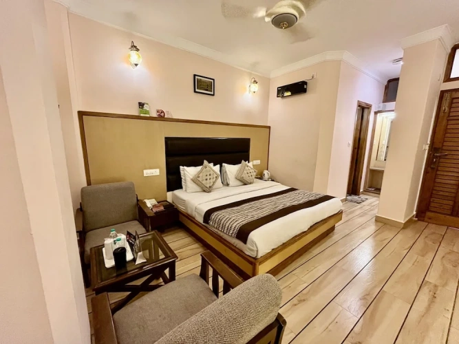 Deluxe Double Club room with mountain view