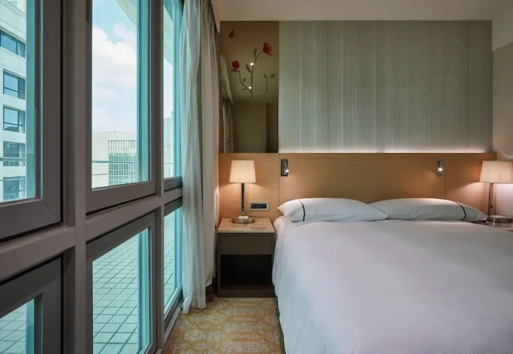 Standard Double room with city view