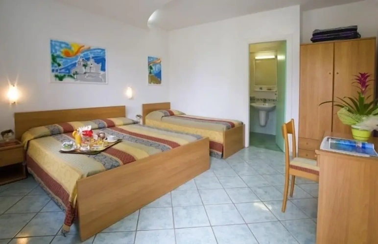 Standard Triple room