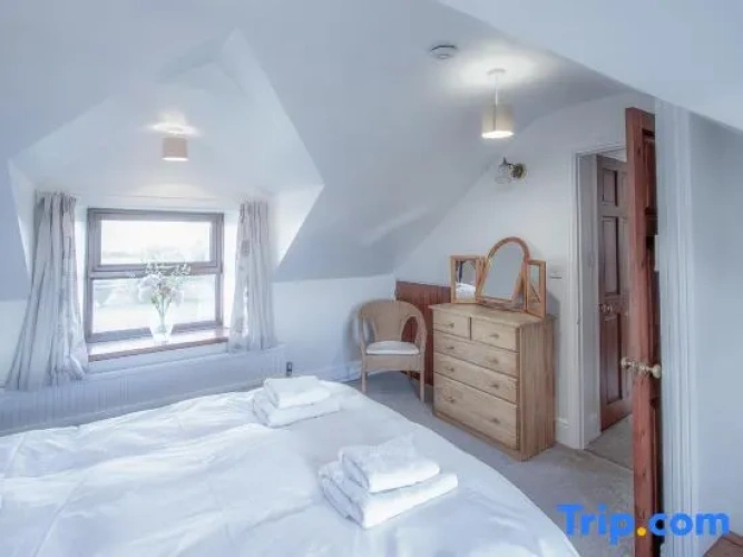 6 Bedrooms Apartment