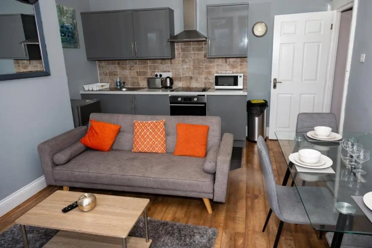 2 Bedrooms Apartment
