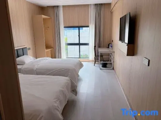 Superior Twin room with courtyard view