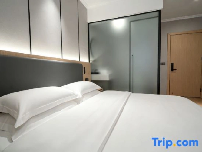 Standard Double room with city view