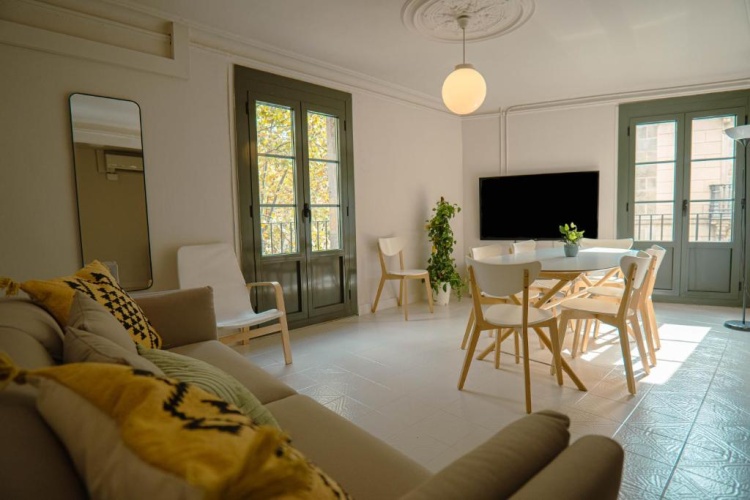 3 Bedrooms Apartment