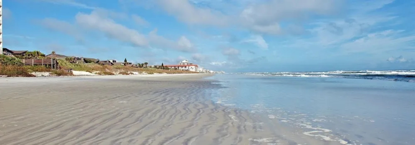 Oceanfront 2 bed Condo in New Smyrna Beach FL