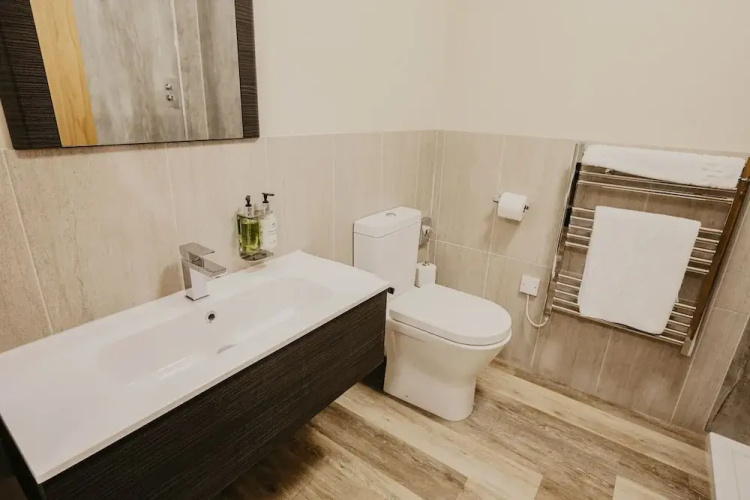 Crown Lodge Hotel