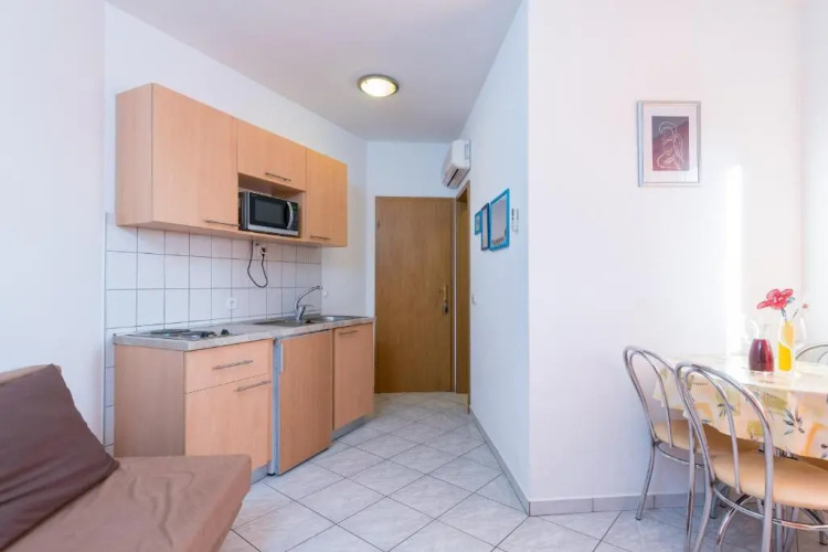 Apartments Maestral