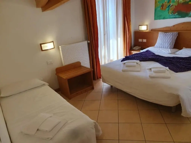 Standard Triple room