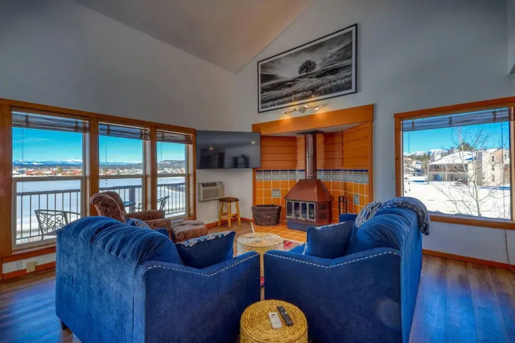 Summit View 2 Br condo by RedAwning