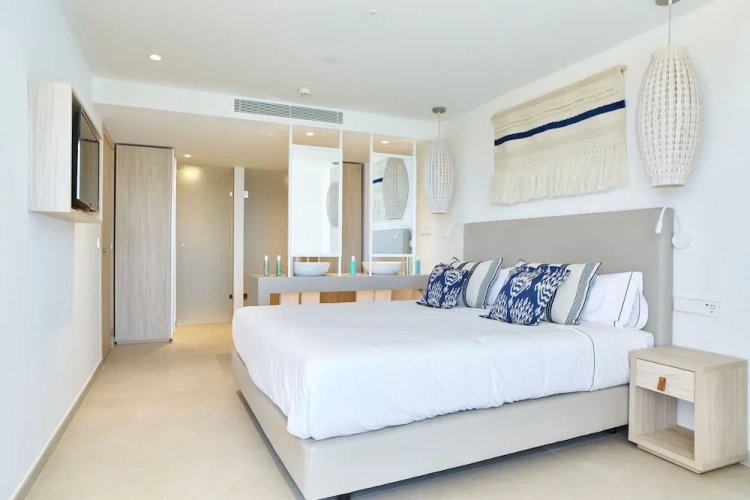2 Bedrooms Presidential Suite with balcony and with sea view