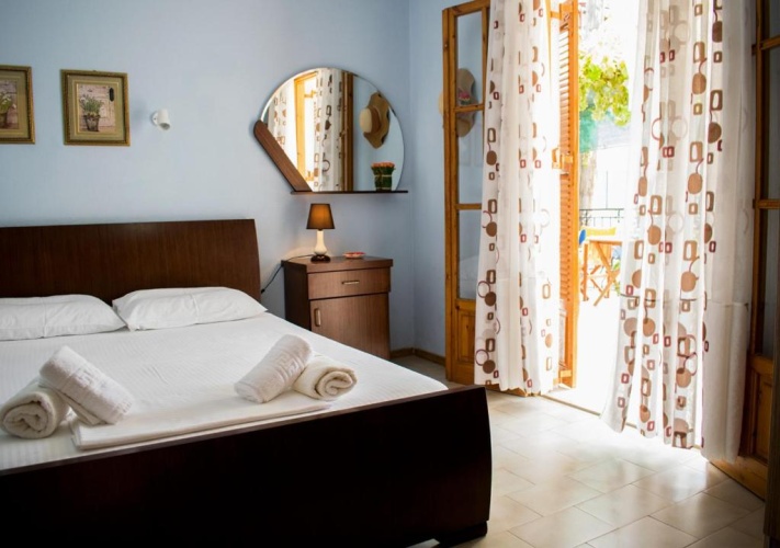 Standard Double room with partial sea view